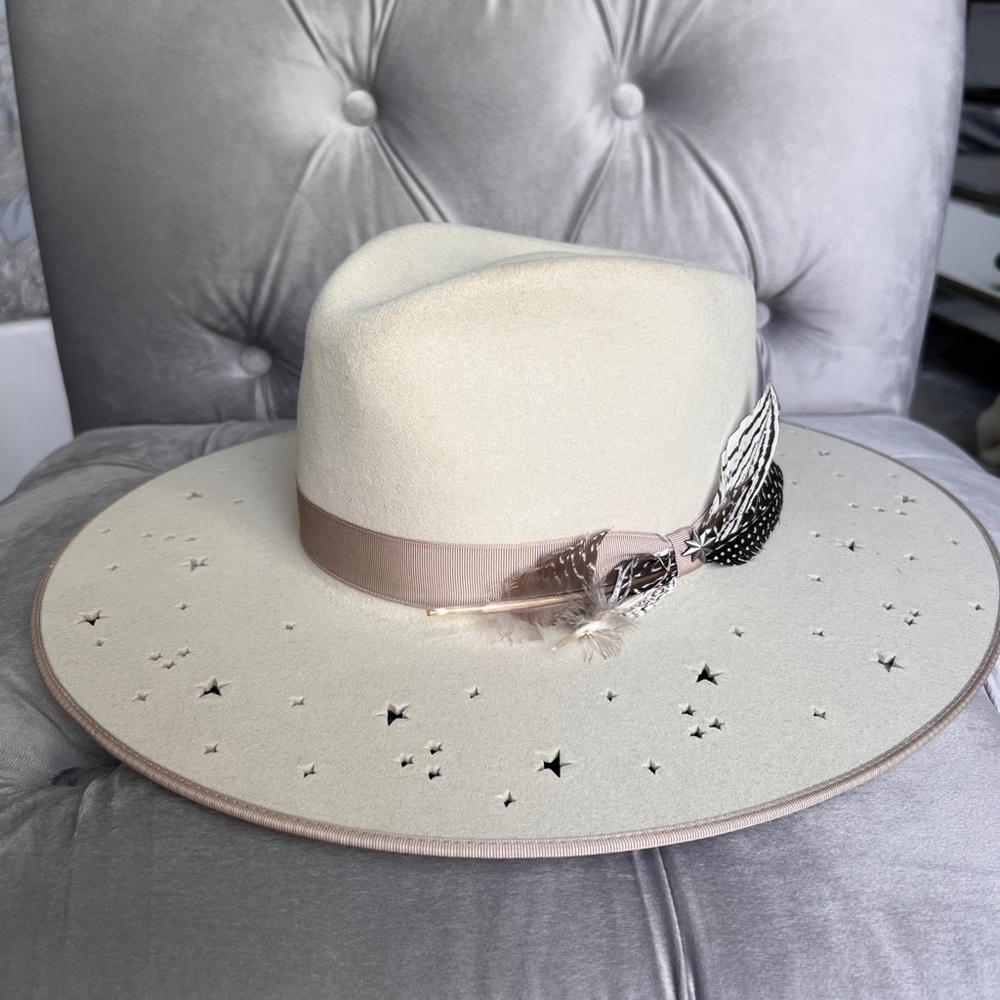 Stetson Night Sky Cream Hat with Feather and Star Cutouts NWT and original box